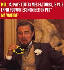 Humoristique - Personne surprise par un voyant de moteur allumé, illustrant les imprévus avec les voitures sans contrôle technique